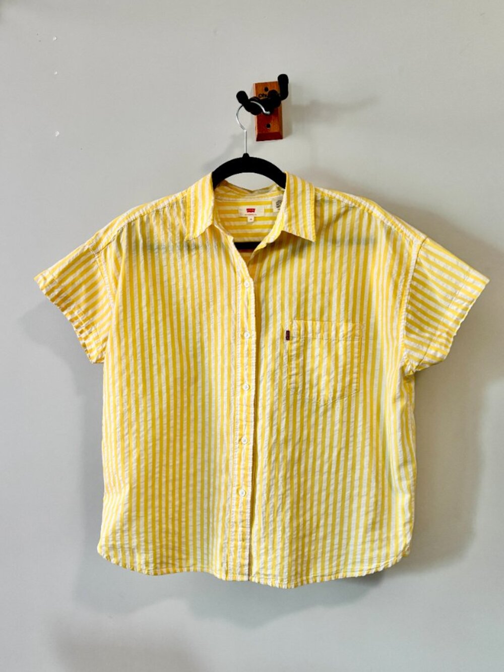 Levi's • white & yellow striped short sleeve button down shirt